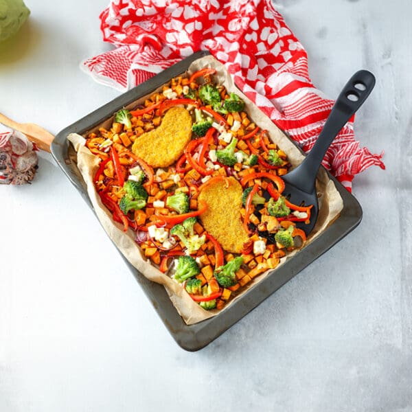 Traybake van zoete aardappel, paprika en broccoli