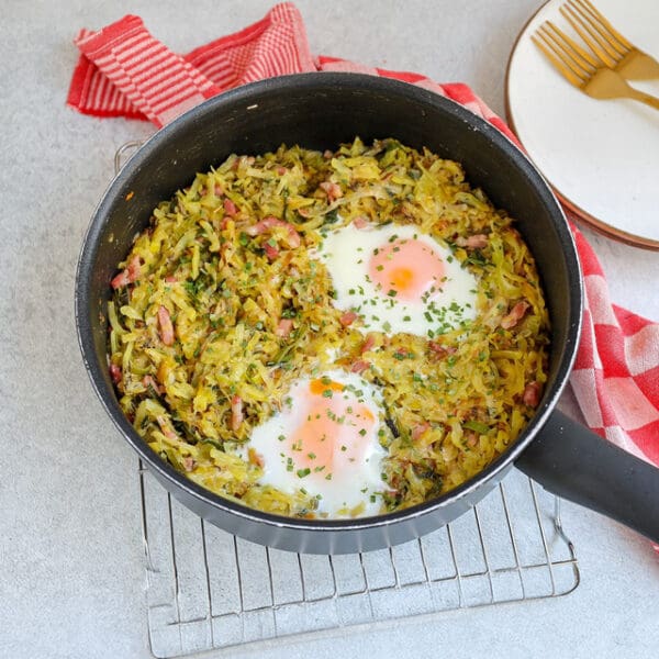 Eenpansgerecht met rösti en ei